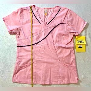 Urbane scrub top from 2000s SMALL